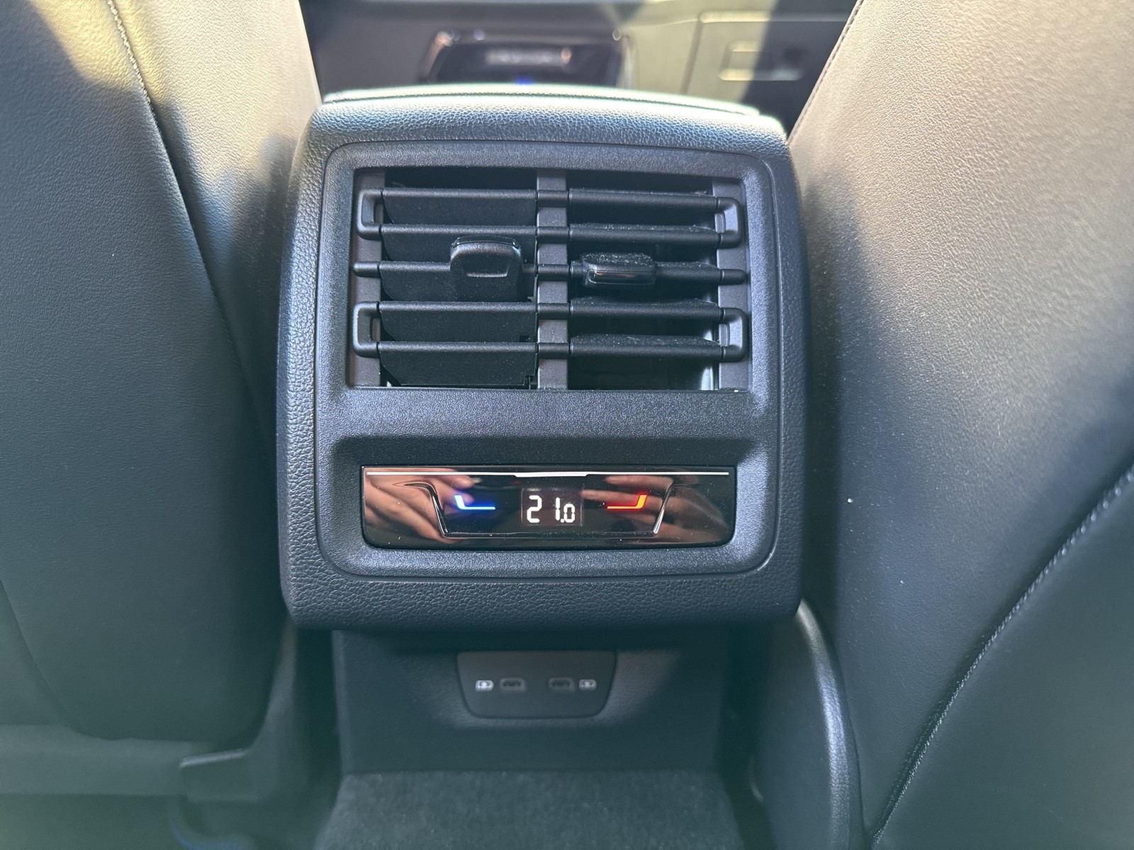 Volkswagen Golf VIII 2.0 R 4X4 ACC LM18 LED+ CARPLAY SITZHZ