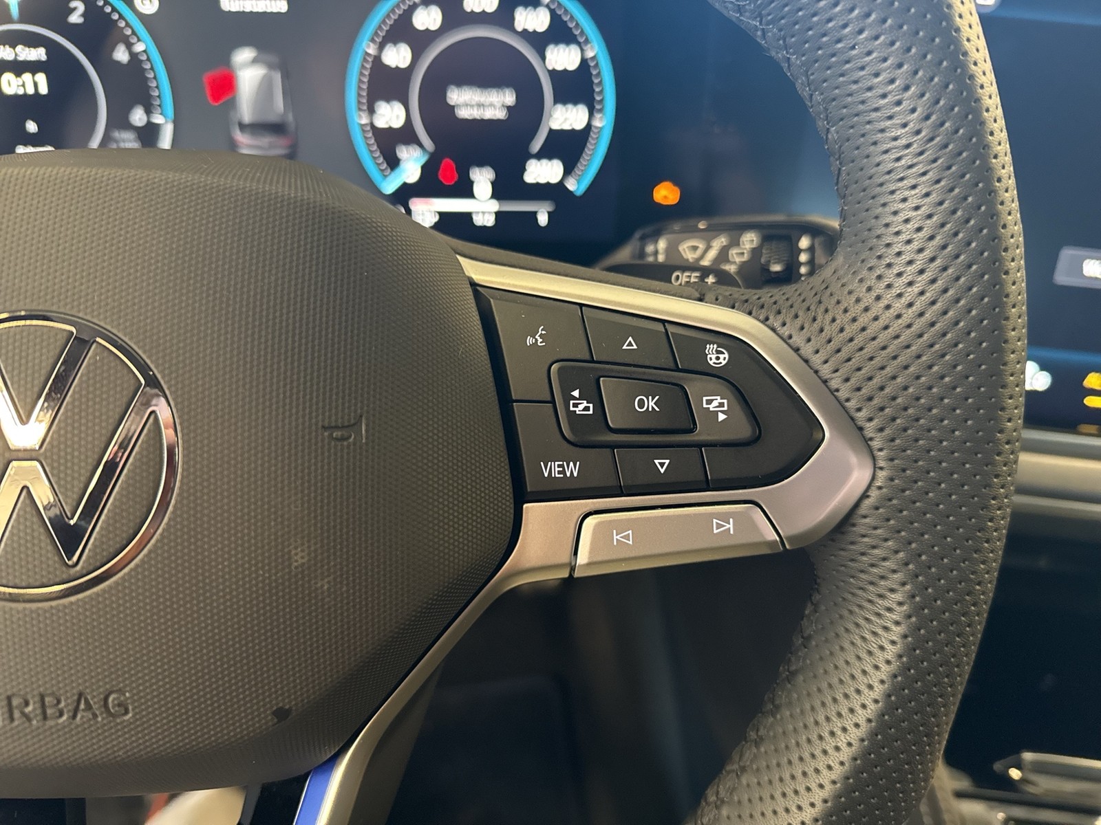 Volkswagen Touareg HYBRID R PANO DYNAUDIO CAM ACC LM21