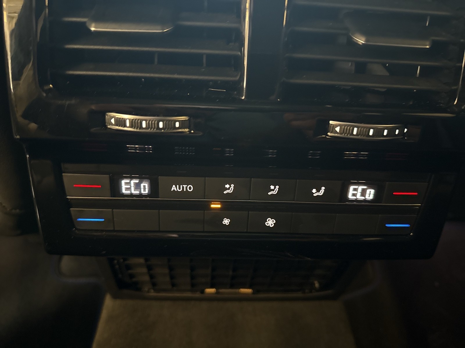 Volkswagen Touareg HYBRID R PANO DYNAUDIO CAM ACC LM21