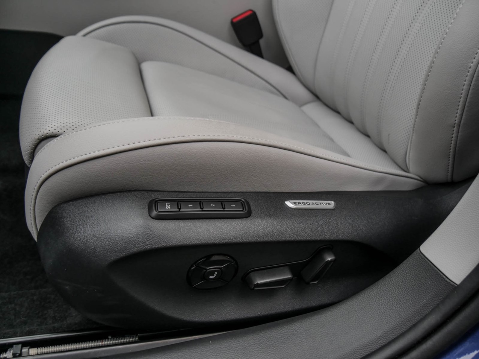 Volkswagen Passat Variant 1.5 HYBRID ELEGANCE NEUES MODELL