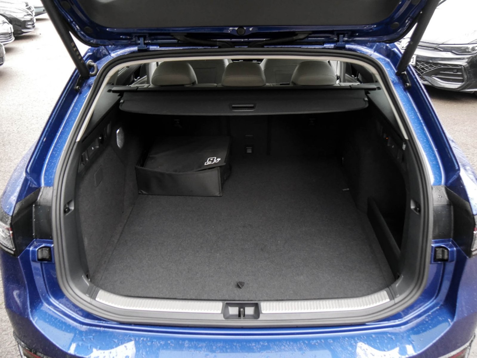 Volkswagen Passat Variant 1.5 HYBRID ELEGANCE NEUES MODELL