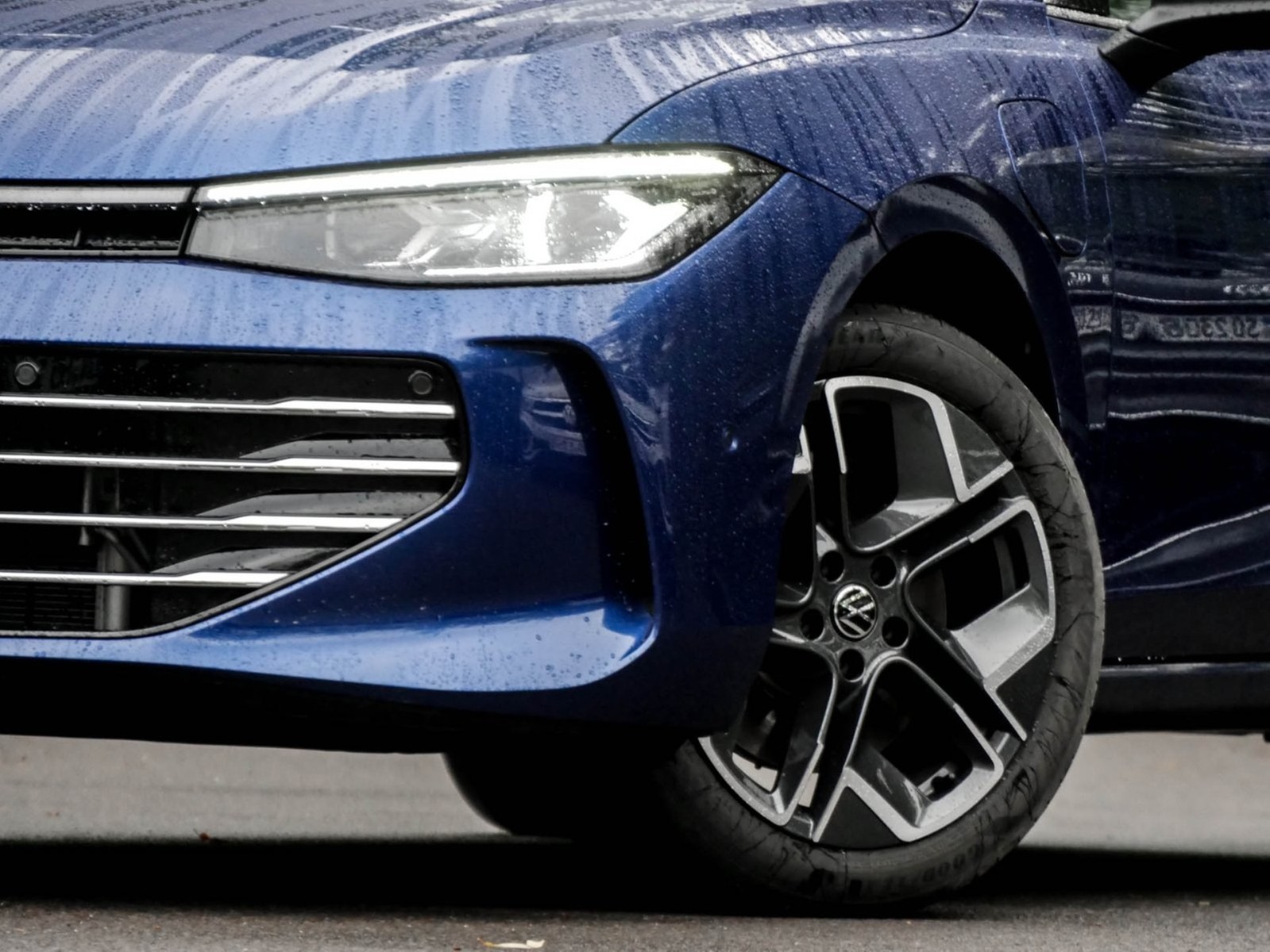 Volkswagen Passat Variant 1.5 HYBRID ELEGANCE NEUES MODELL