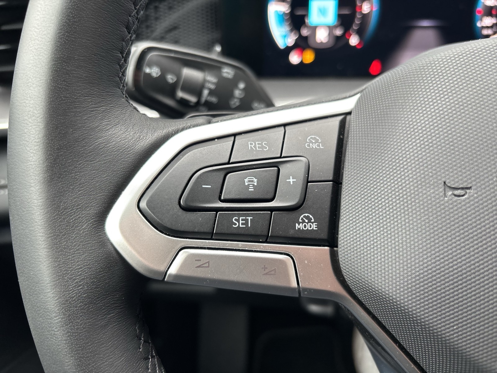 Volkswagen Tayron 2.0 LIFE AHK CAM ACC LM18 CARPLAY SITZHZ.