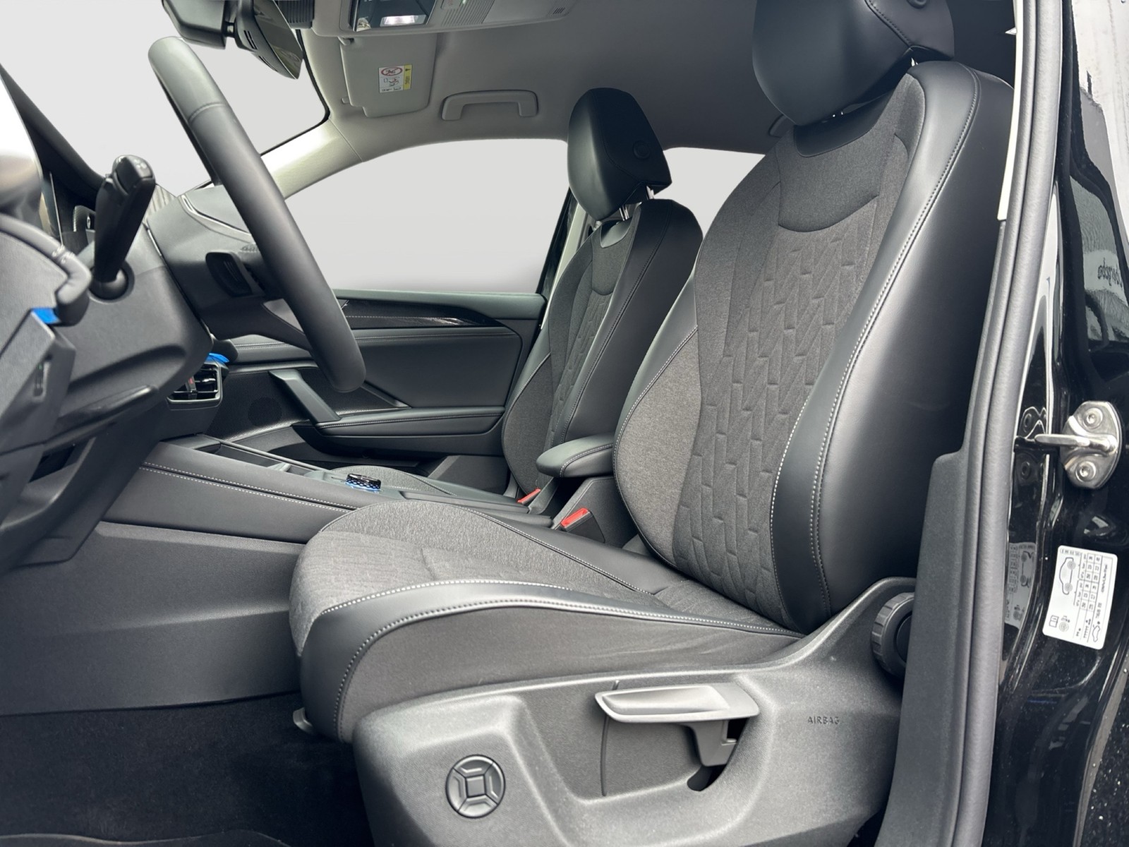 Volkswagen Tayron 2.0 LIFE AHK CAM ACC LM18 CARPLAY SITZHZ.