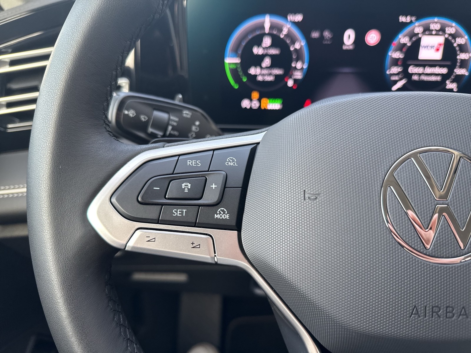 Volkswagen Tiguan 1.5 HYBRID ELEGANCE AHK CAM ACC LM18 NAVI