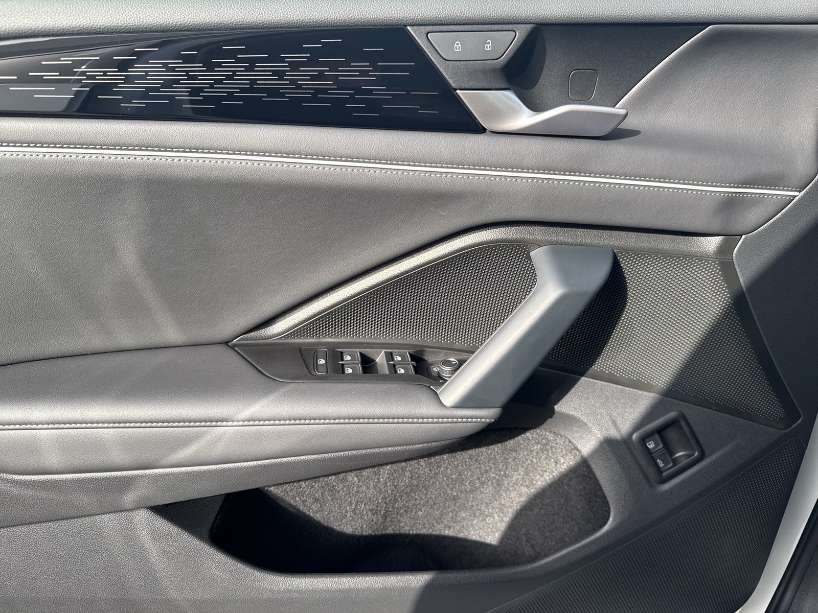 Volkswagen Tiguan 1.5 HYBRID ELEGANCE AHK CAM ACC LM18 NAVI