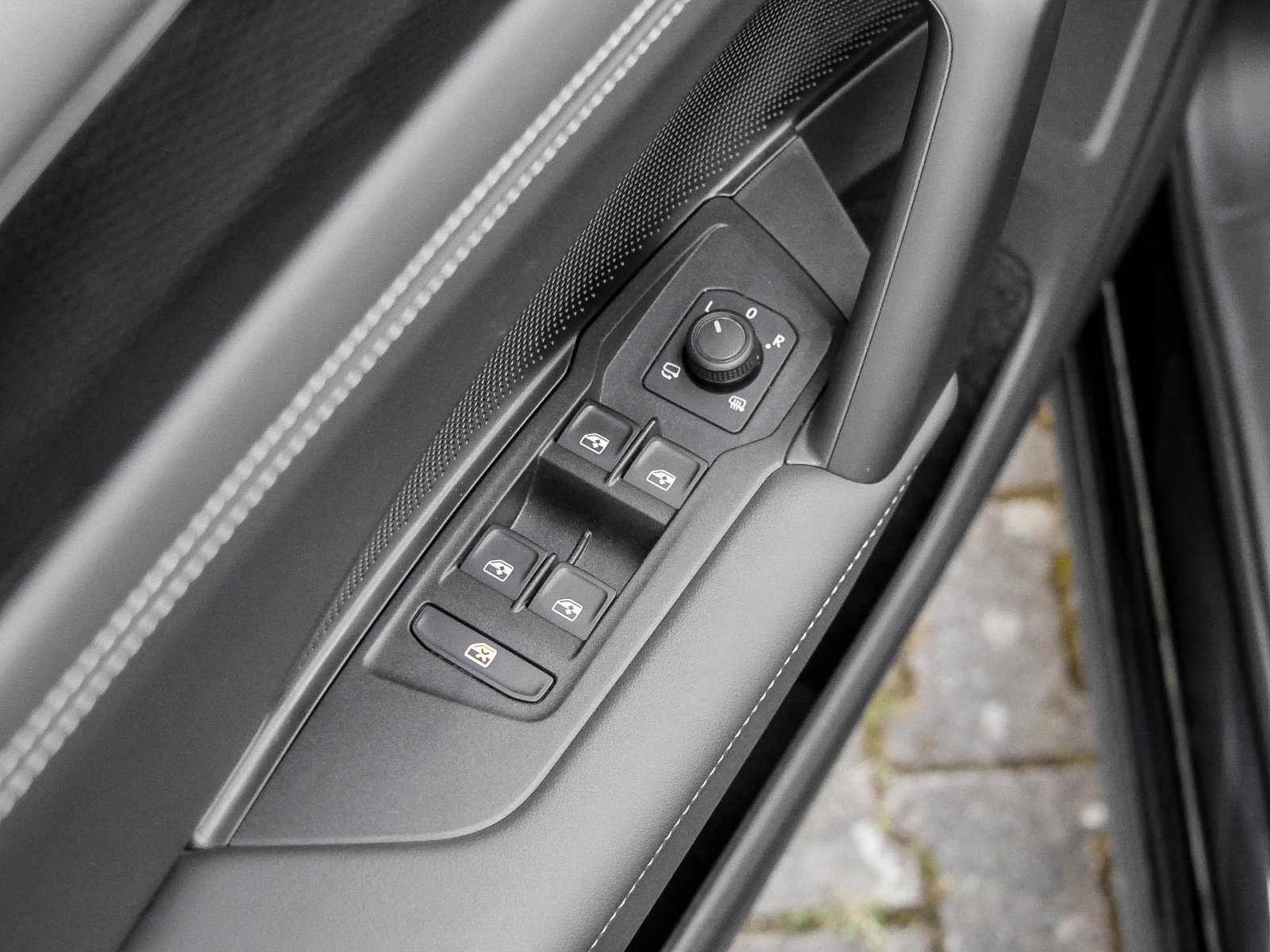 Volkswagen Tiguan 2.0 LIFE NEUES MODELL AHK CAM ACC LM18