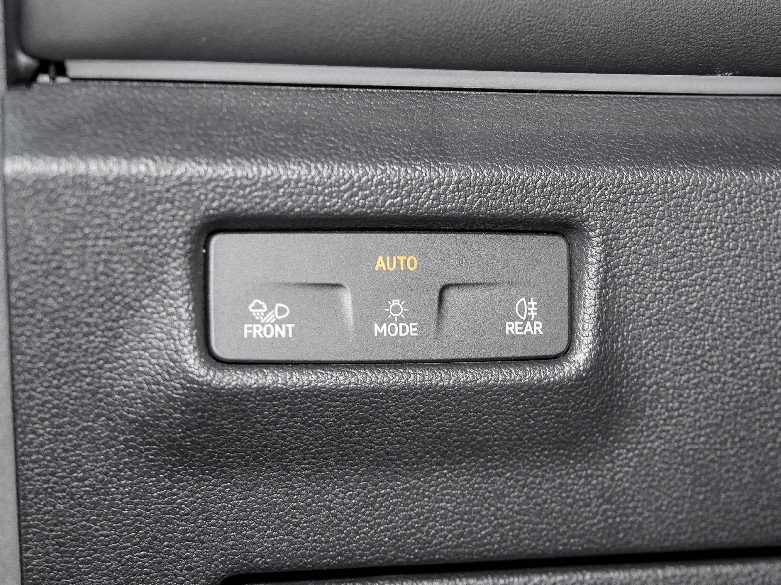 Volkswagen Tiguan 2.0 LIFE NEUES MODELL AHK CAM ACC LM18