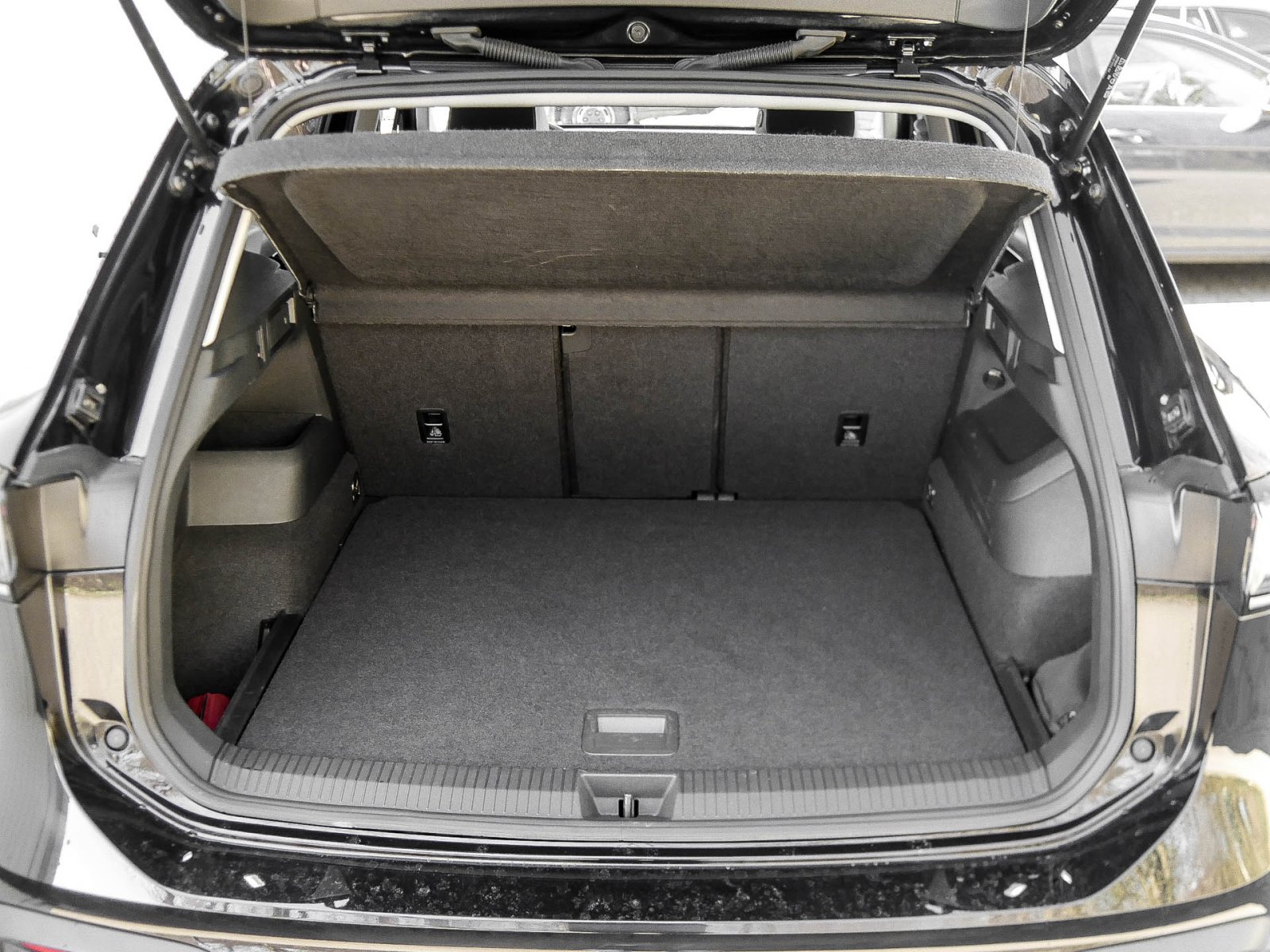 Volkswagen Tiguan 2.0 LIFE NEUES MODELL AHK CAM ACC LM18