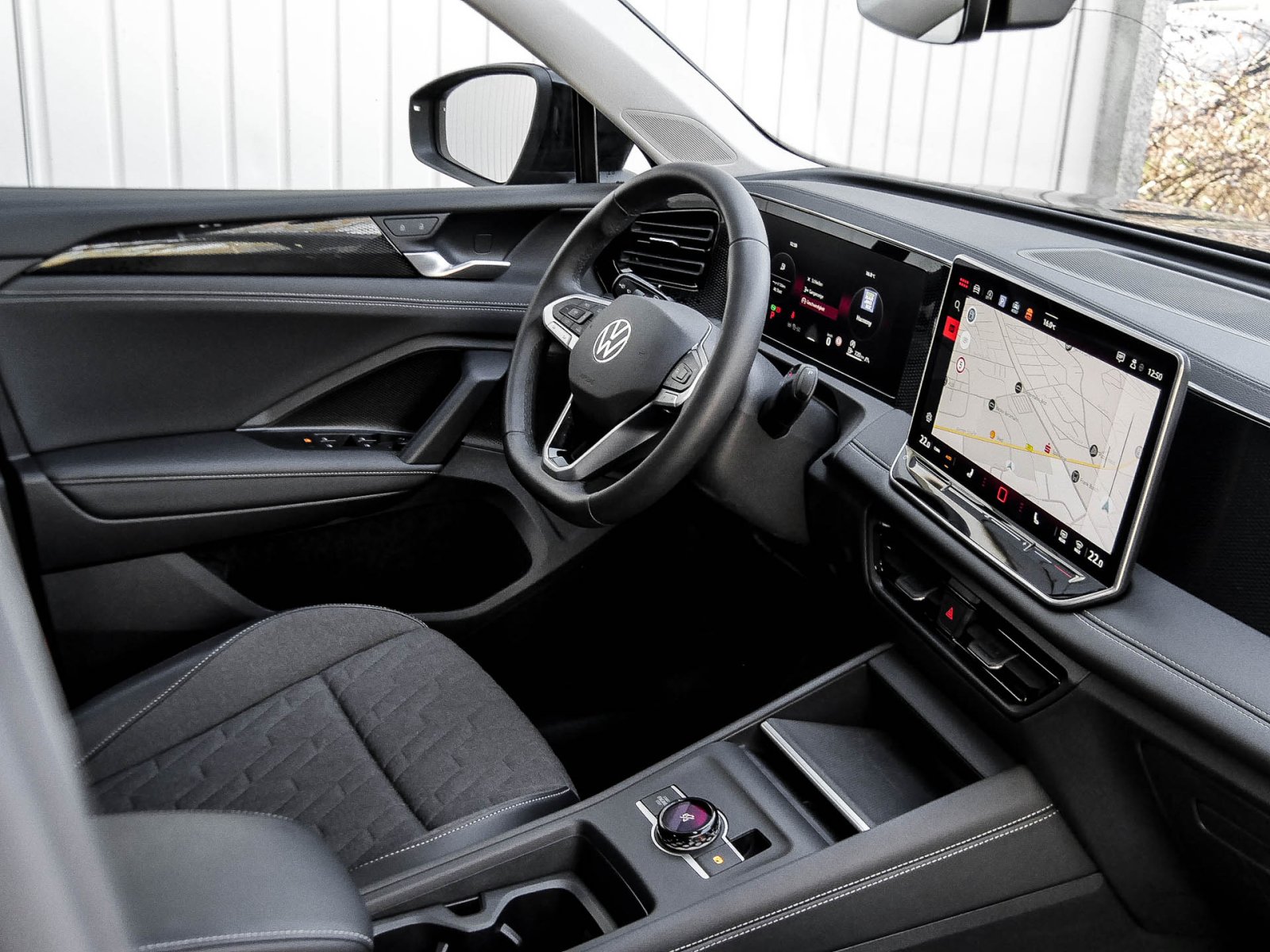 Volkswagen Tiguan 2.0 LIFE NEUES MODELL AHK CAM ACC LM18