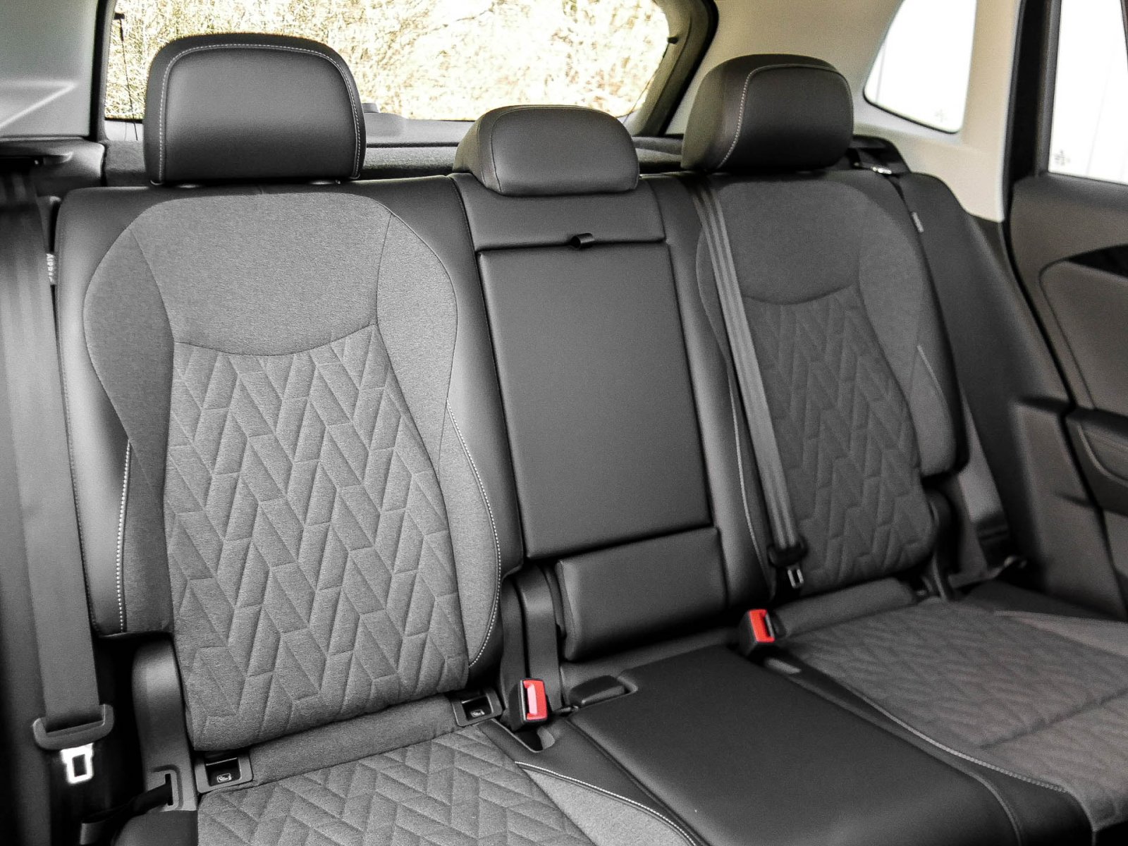 Volkswagen Tiguan 2.0 LIFE NEUES MODELL AHK CAM ACC LM18