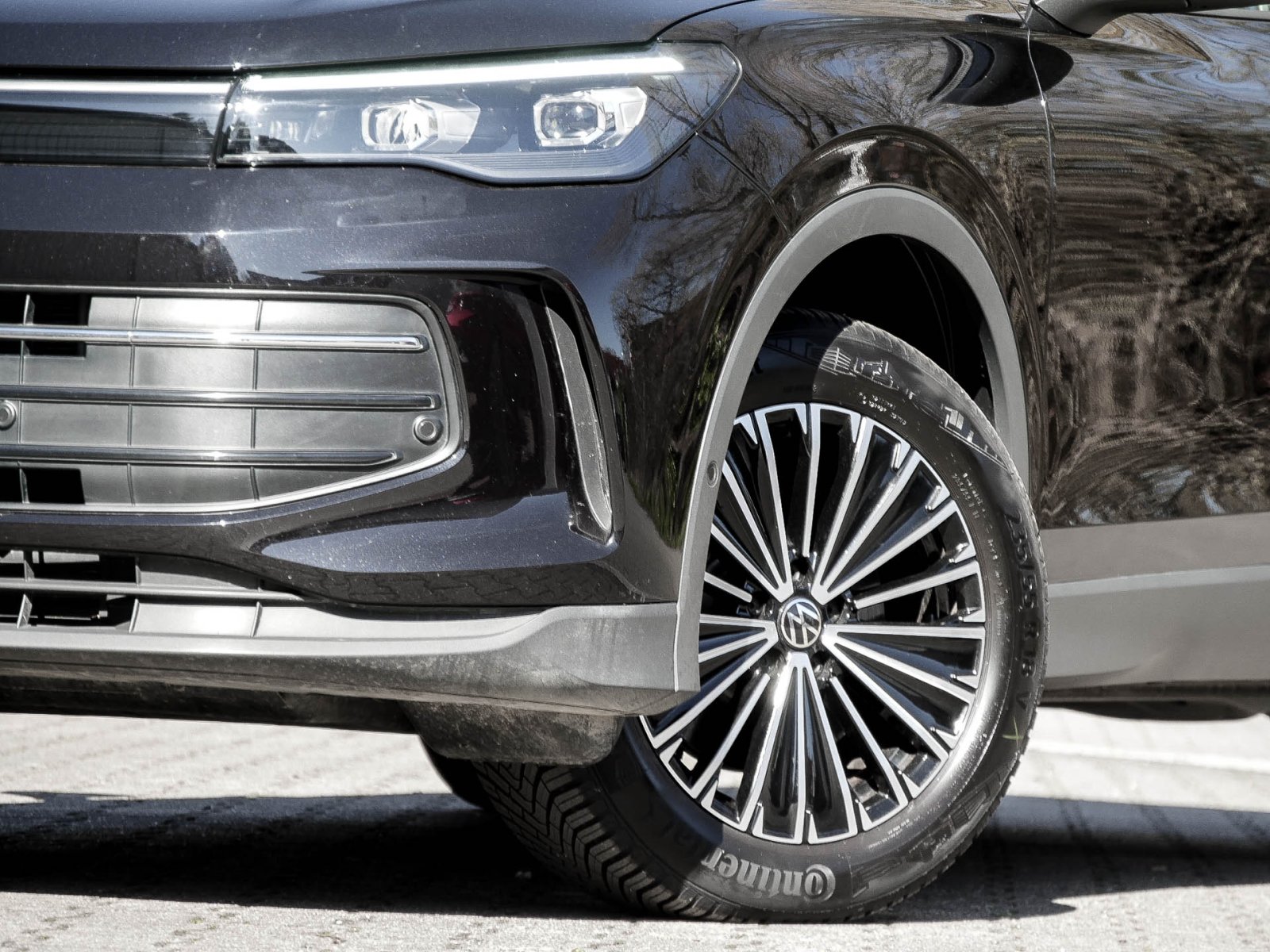 Volkswagen Tiguan 2.0 LIFE NEUES MODELL AHK CAM ACC LM18