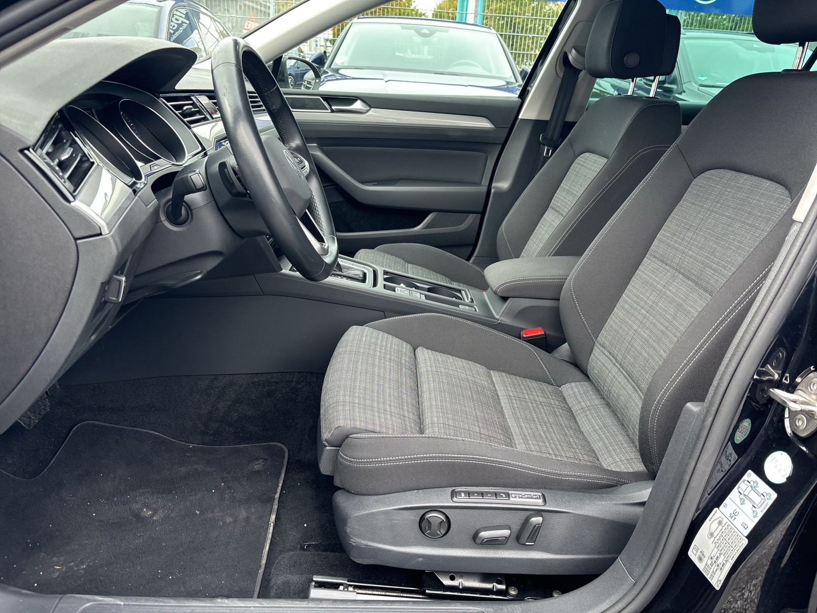 Volkswagen Passat Variant 1.5 BUSINESS CAM ACC NAVI SITZHZ.