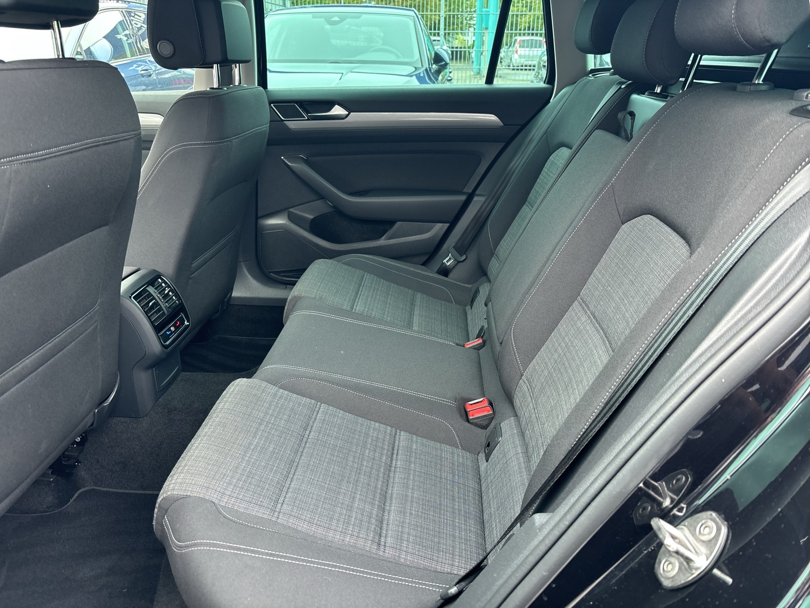 Volkswagen Passat Variant 1.5 BUSINESS CAM ACC NAVI SITZHZ.