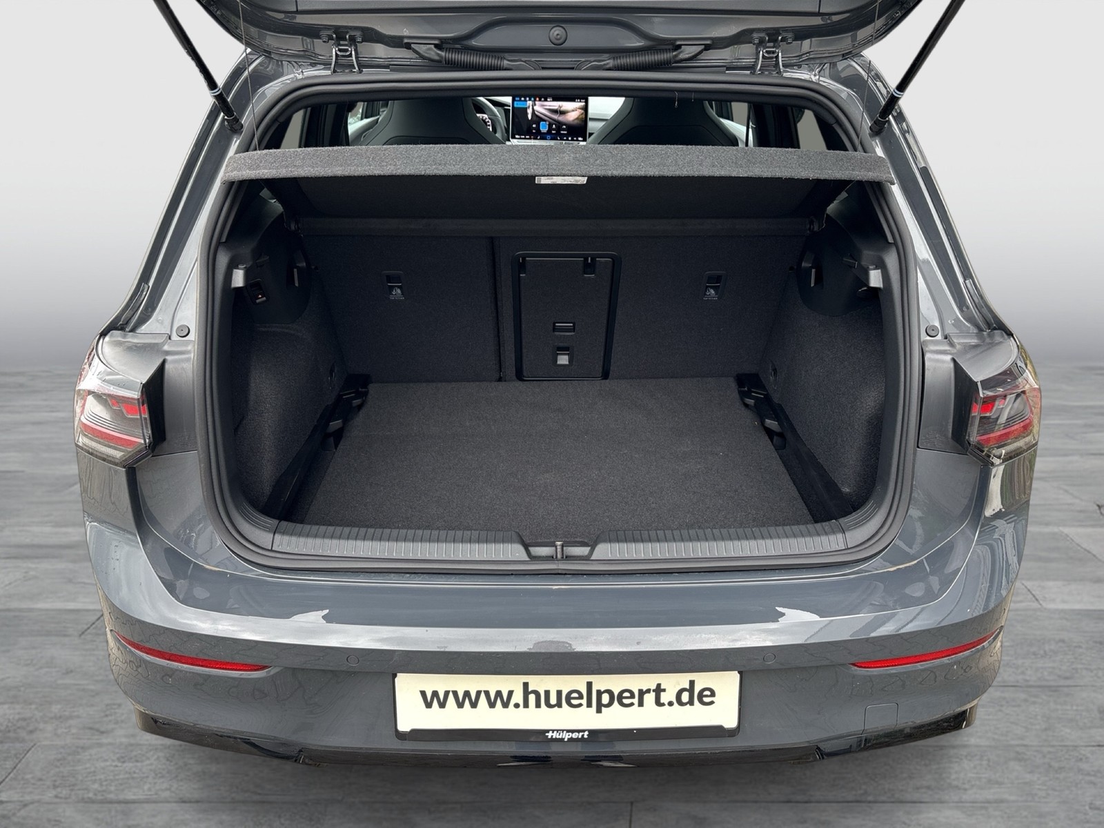 Volkswagen Golf 2.0 R-LINE DSG PANO HARMANKARDON STANDHZG