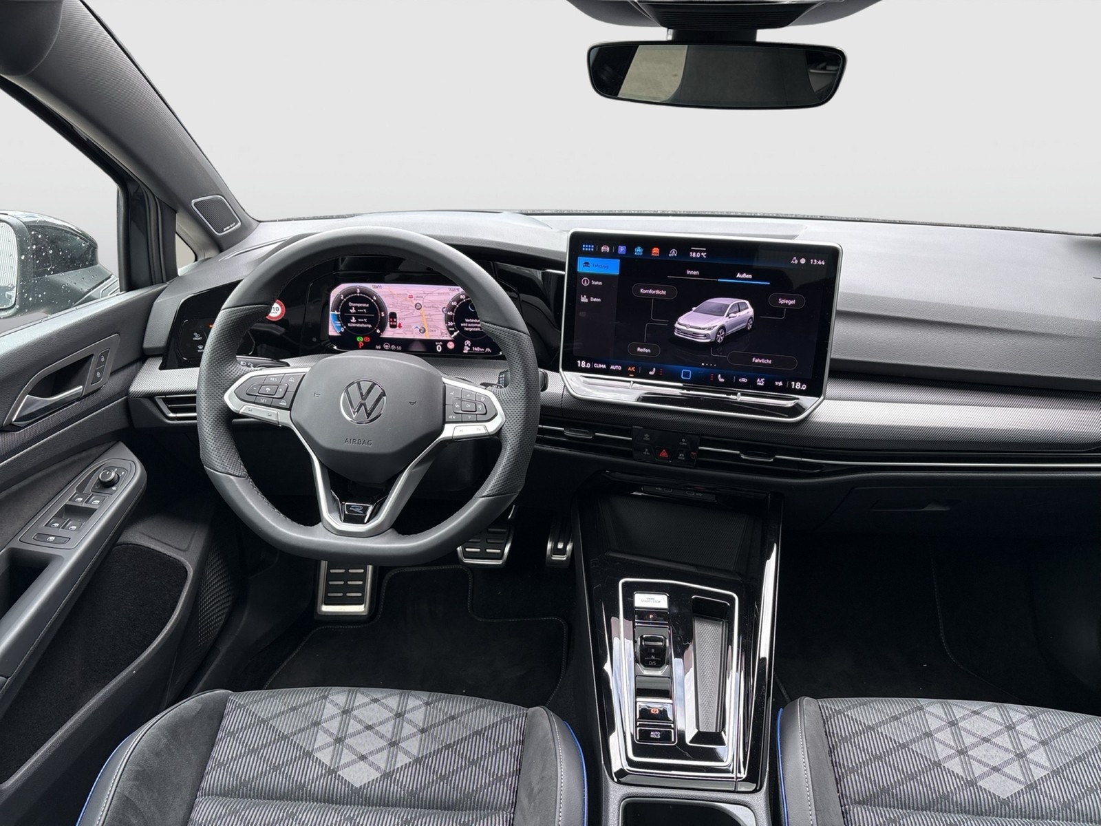 Volkswagen Golf 2.0 R-LINE DSG PANO HARMANKARDON STANDHZG