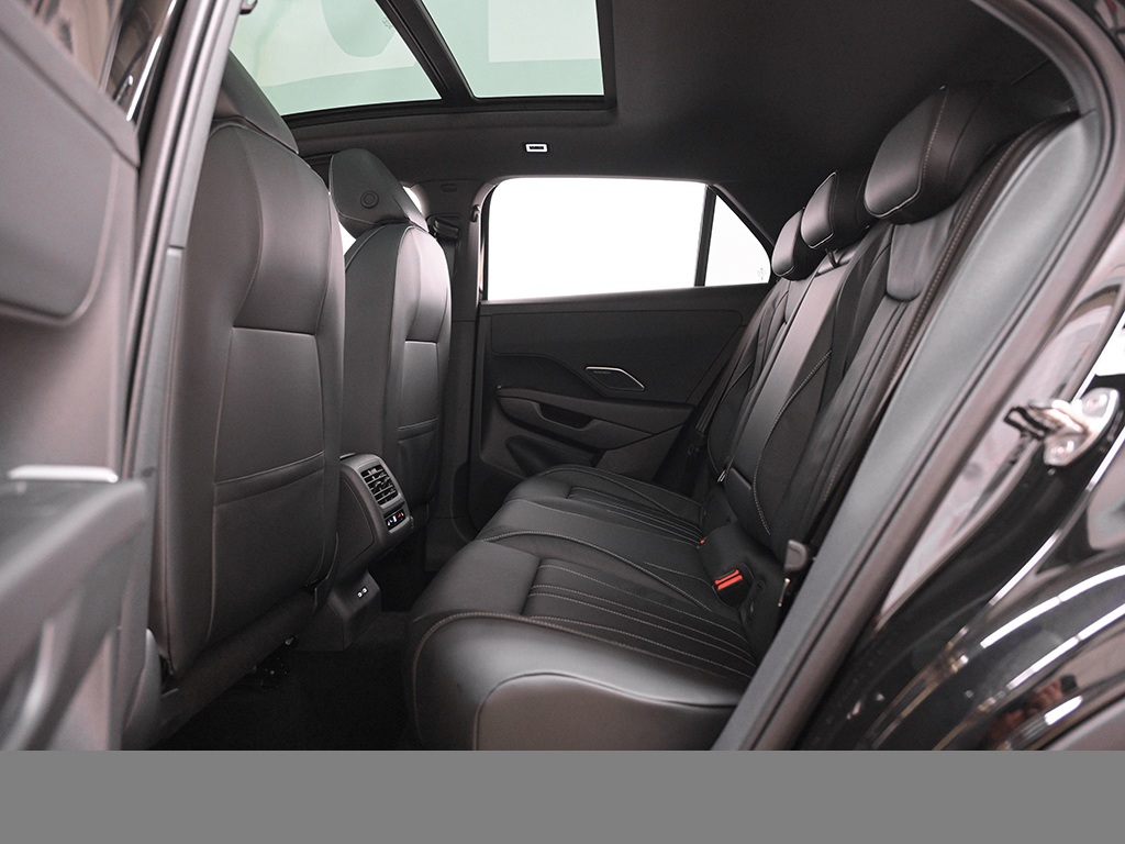 Volkswagen T-Roc 1.5 R-LINE DSG LEDER PANO AHK STANDHZG