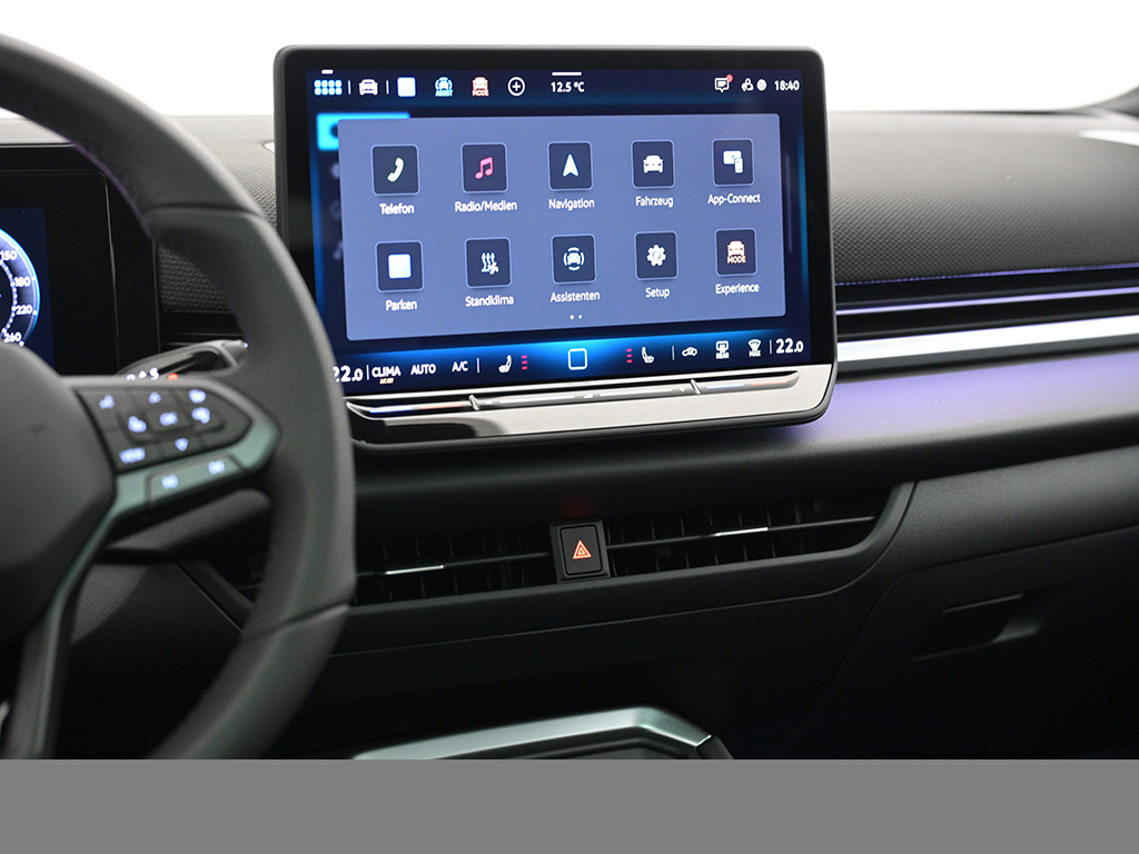 Volkswagen T-Roc 1.5 R-LINE DSG LEDER PANO AHK STANDHZG