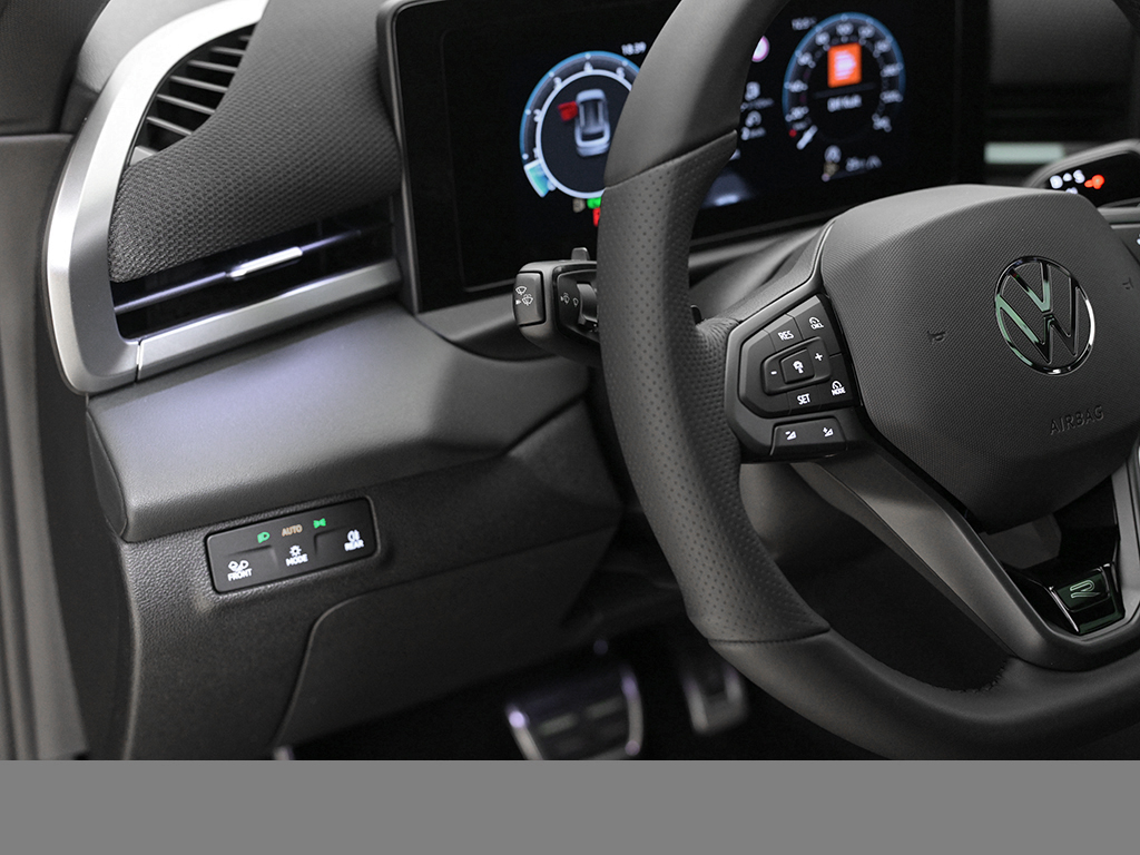 Volkswagen T-Roc 1.5 R-LINE DSG LEDER PANO AHK STANDHZG