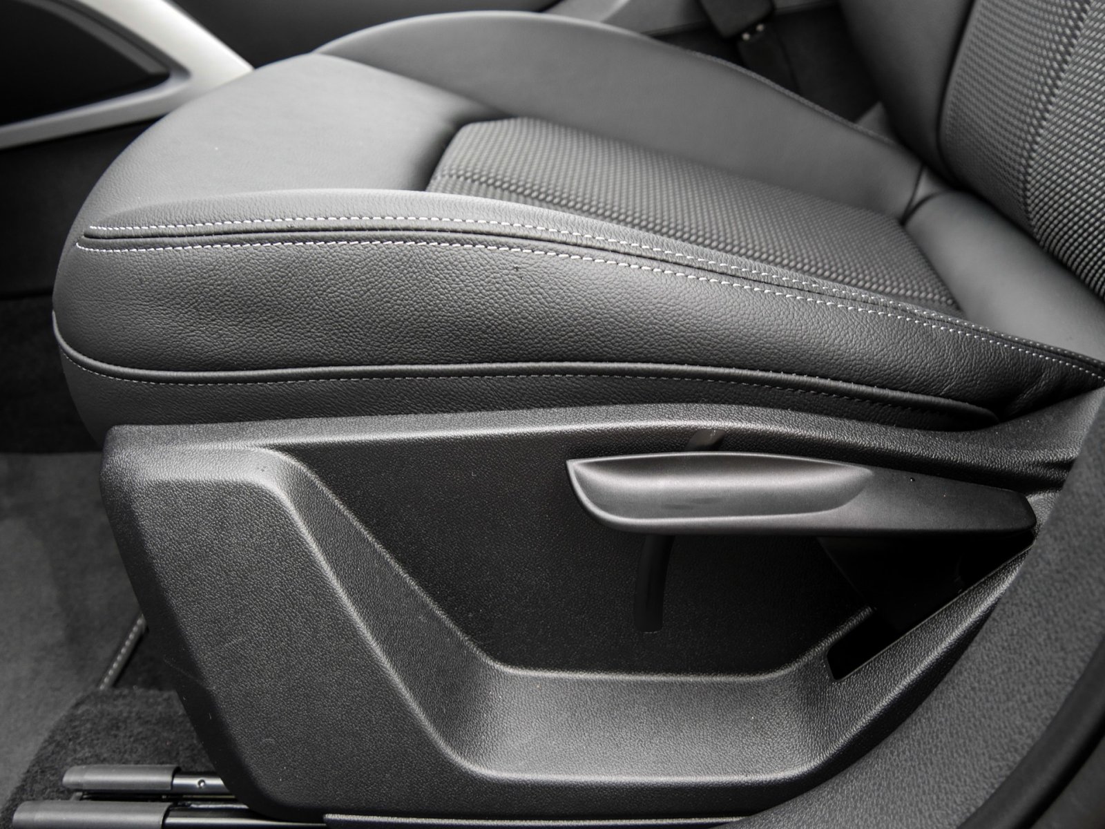 Audi Q2 35 S LINE CAM LM19 E-KLAPPE CARPLAY SITZHEIZ.