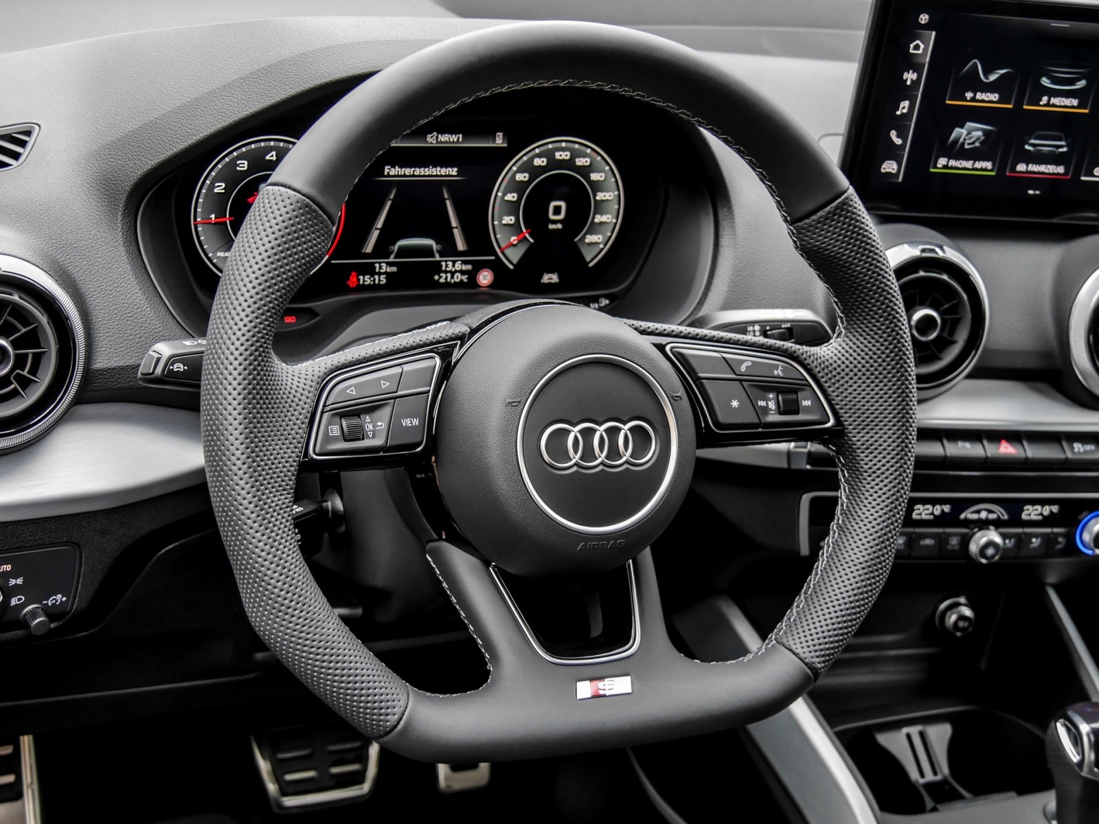 Audi Q2 35 S LINE CAM LM19 E-KLAPPE CARPLAY SITZHEIZ.