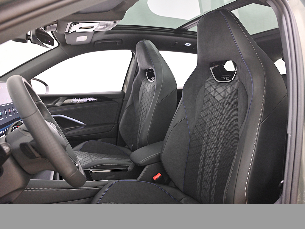 Volkswagen Tiguan 2.0 R-LINE 4MOTION DSG PANO AHK MATRIXLED