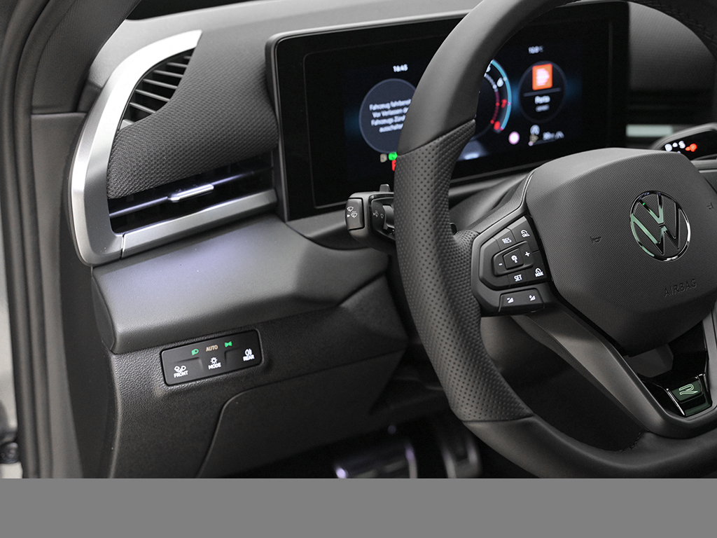 Volkswagen T-Roc 1.5 R-LINE DSG PANO AHK MATRIXLED LM20