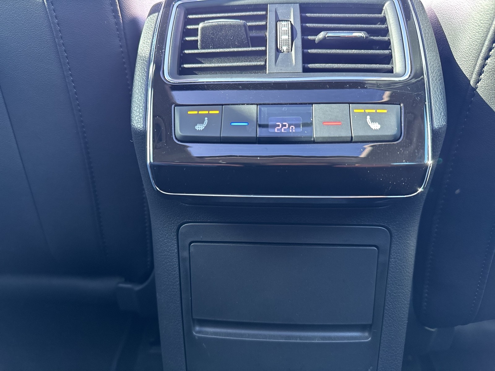 Skoda Superb Combi 2.0 L&K 4X4 LEDER PANO STANDHZ.