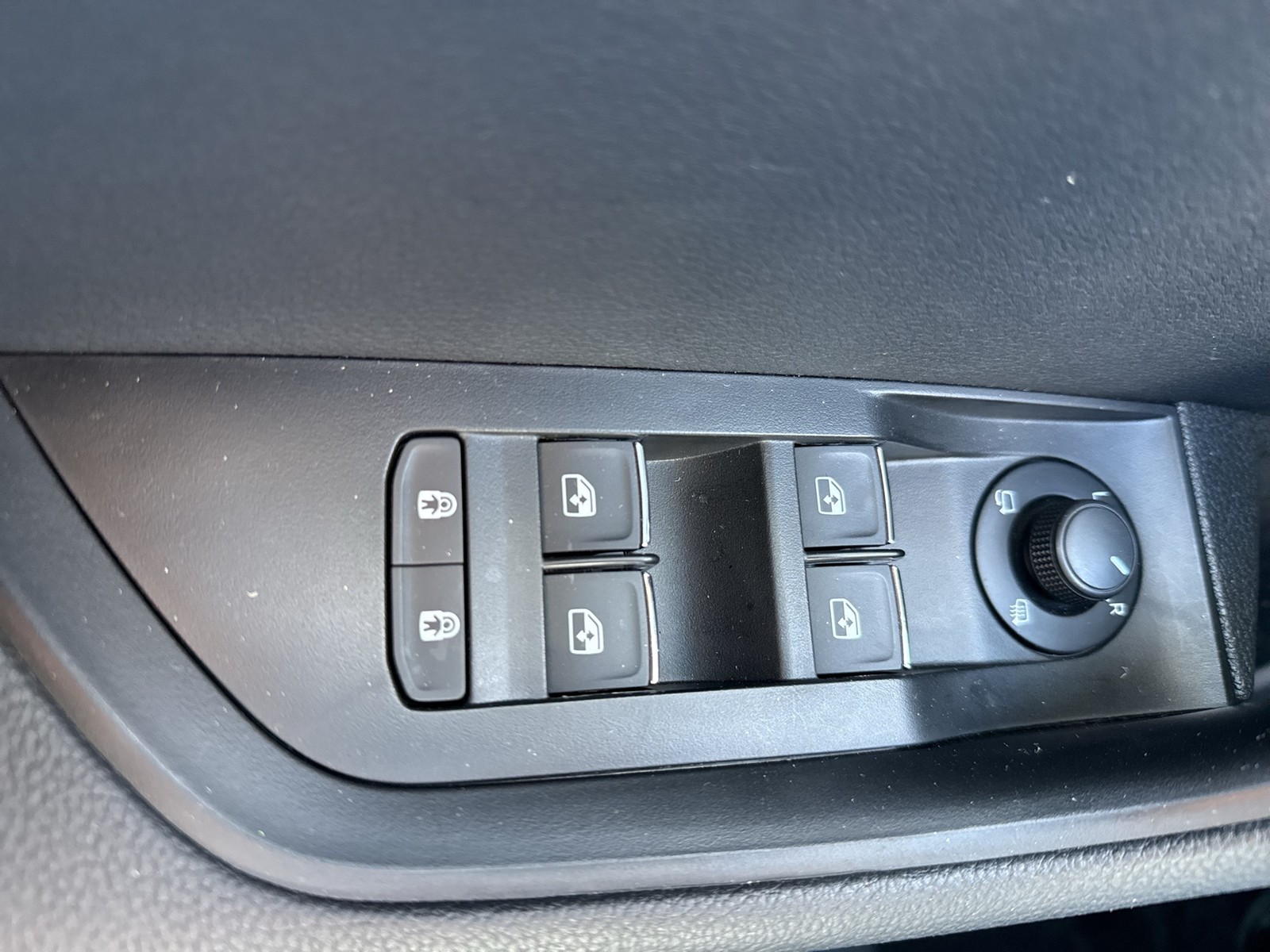 Skoda Superb Combi 2.0 L&K 4X4 LEDER PANO STANDHZ.