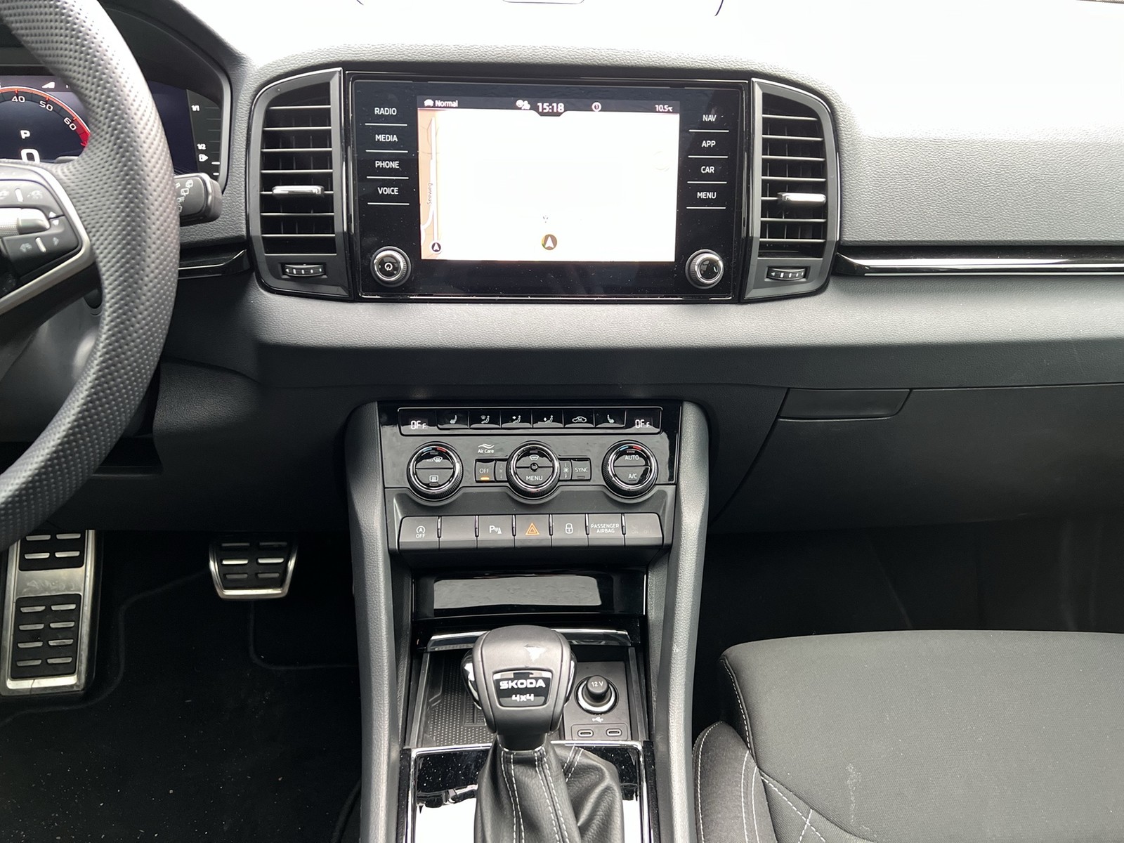 Skoda Karoq 2.0 SPORTLINE 4X4 PANO CAM E-KLAPPE MATRIX