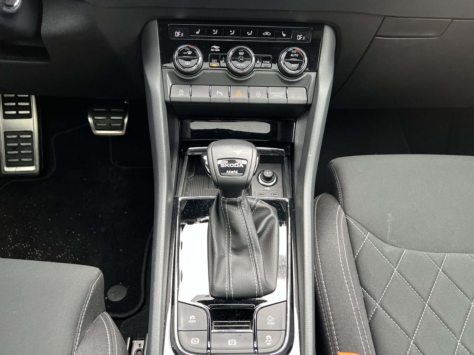 Skoda Karoq 2.0 SPORTLINE 4X4 PANO CAM E-KLAPPE MATRIX