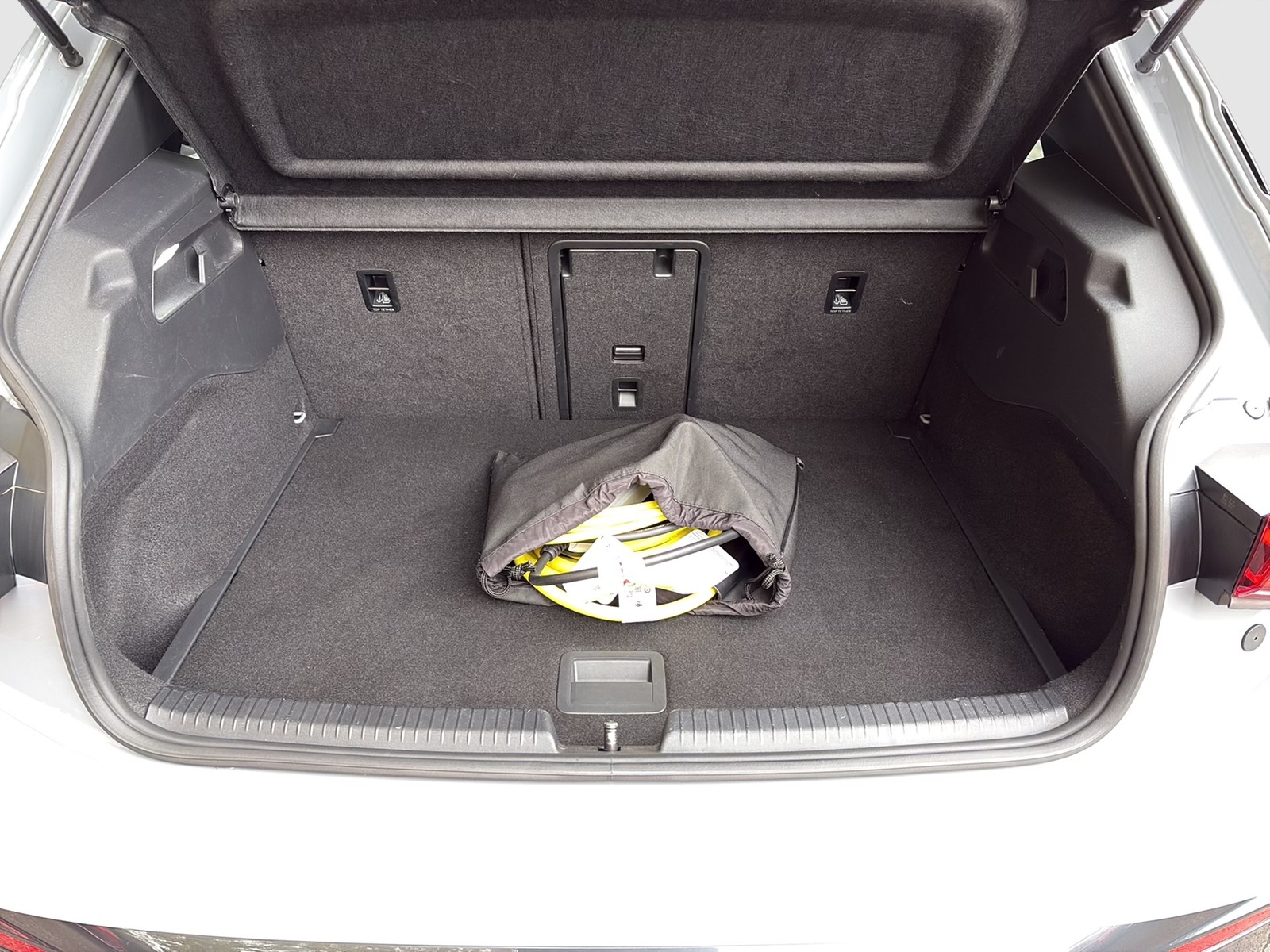 Cupra Born WÄRMEPUMPE CAM ACC LM19 NAVI LED DAB KLIMA