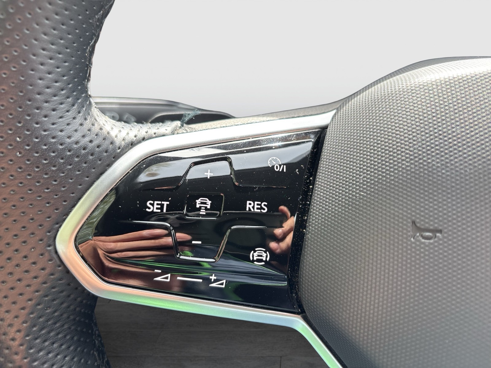 Volkswagen Golf VIII 1.5 eTSI R-LINE KAMERA ACC LED SITZHEIZ