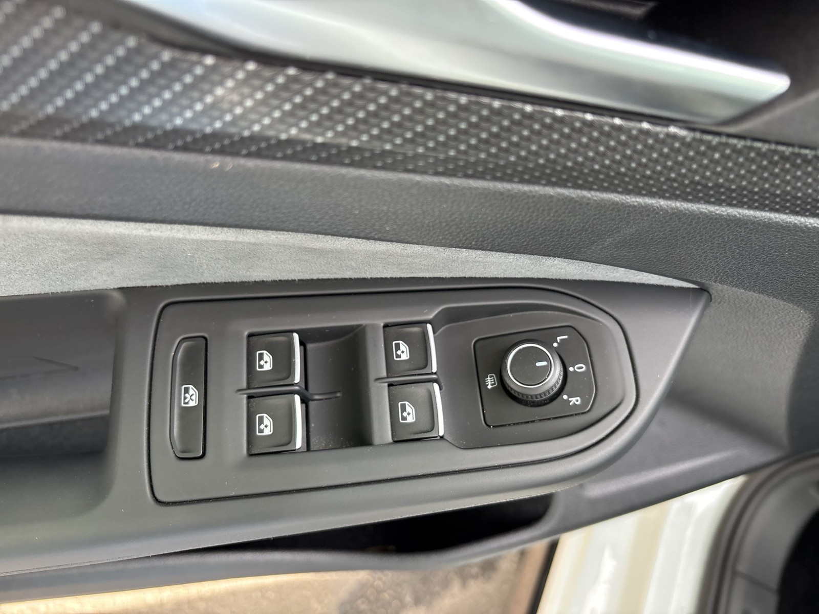 Volkswagen Golf VIII 1.5 eTSI R-LINE KAMERA ACC LED SITZHEIZ