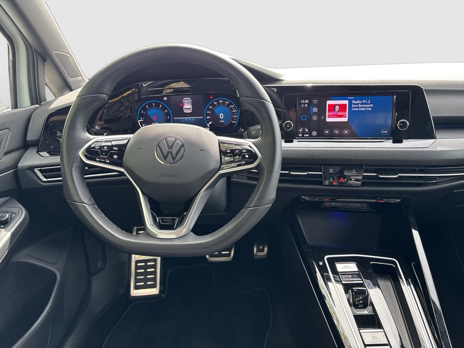 Volkswagen Golf VIII 1.5 eTSI R-LINE KAMERA ACC LED SITZHEIZ