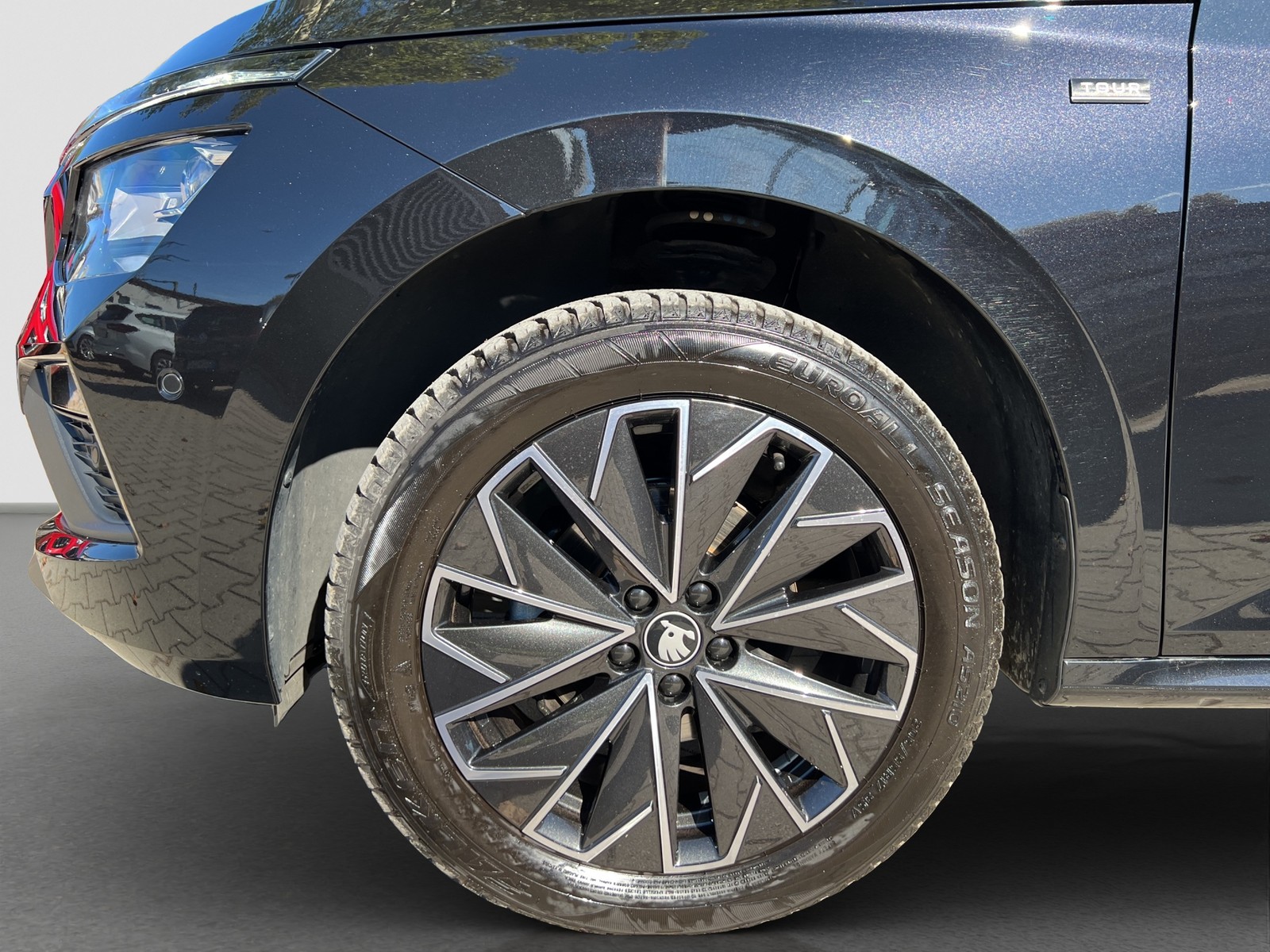 Skoda Kamiq 1.5 TOUR PANO AHK CAM ACC E-KLAPPE NAVI