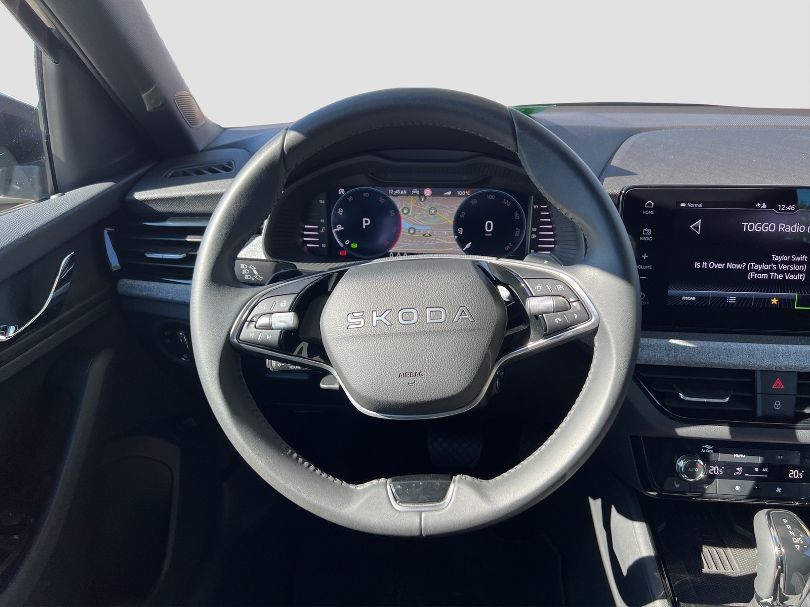 Skoda Kamiq 1.5 TOUR PANO AHK CAM ACC E-KLAPPE NAVI