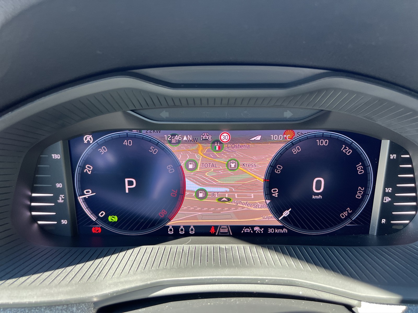 Skoda Kamiq 1.5 TOUR PANO AHK CAM ACC E-KLAPPE NAVI