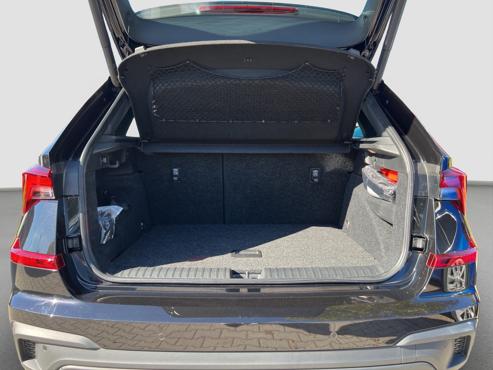 Skoda Kamiq 1.5 TOUR PANO AHK CAM ACC E-KLAPPE NAVI