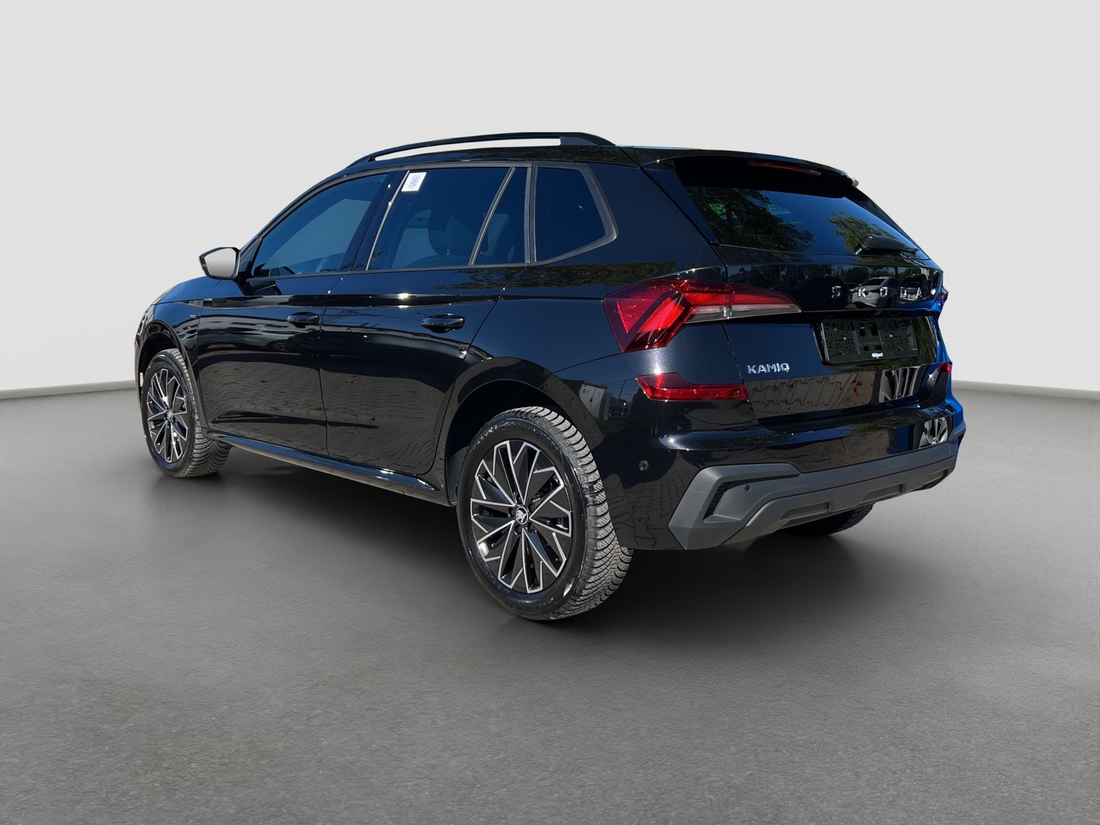 Skoda Kamiq 1.5 TOUR PANO AHK CAM ACC E-KLAPPE NAVI