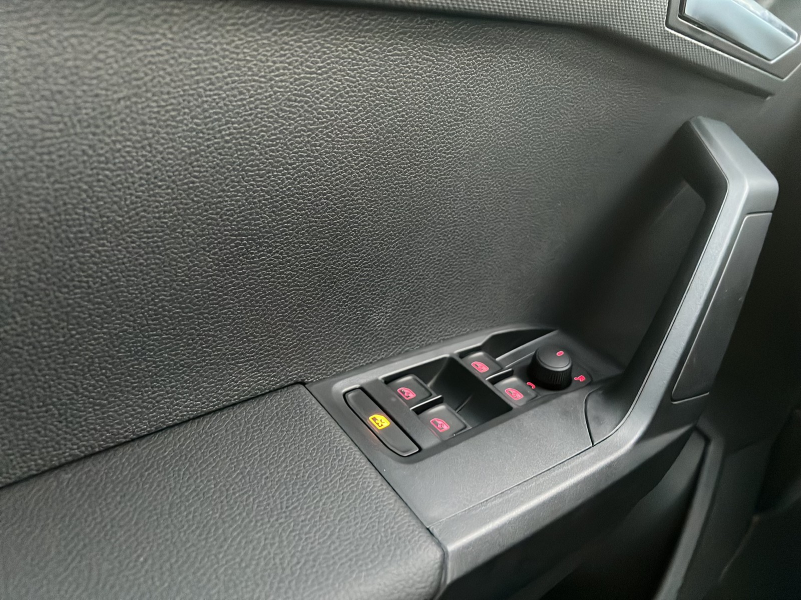 Seat Arona 1.0 ROAD EDITION DSG AHK-Vorb 17LM PDC RFK