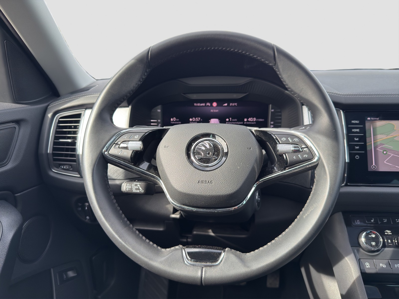 Skoda Kodiaq 2.0 TOUR 4X4 PANO STANDHZ AHK 360CAM LM19