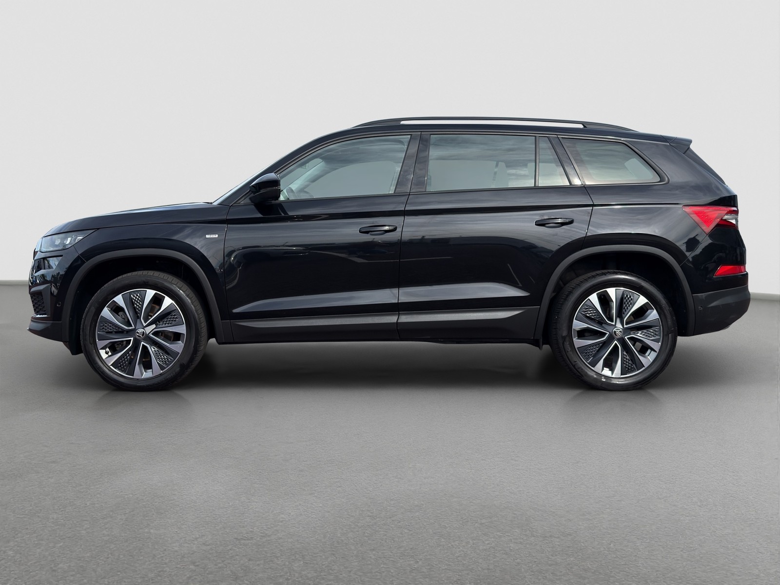 Skoda Kodiaq 2.0 TOUR 4X4 PANO STANDHZ AHK 360CAM LM19