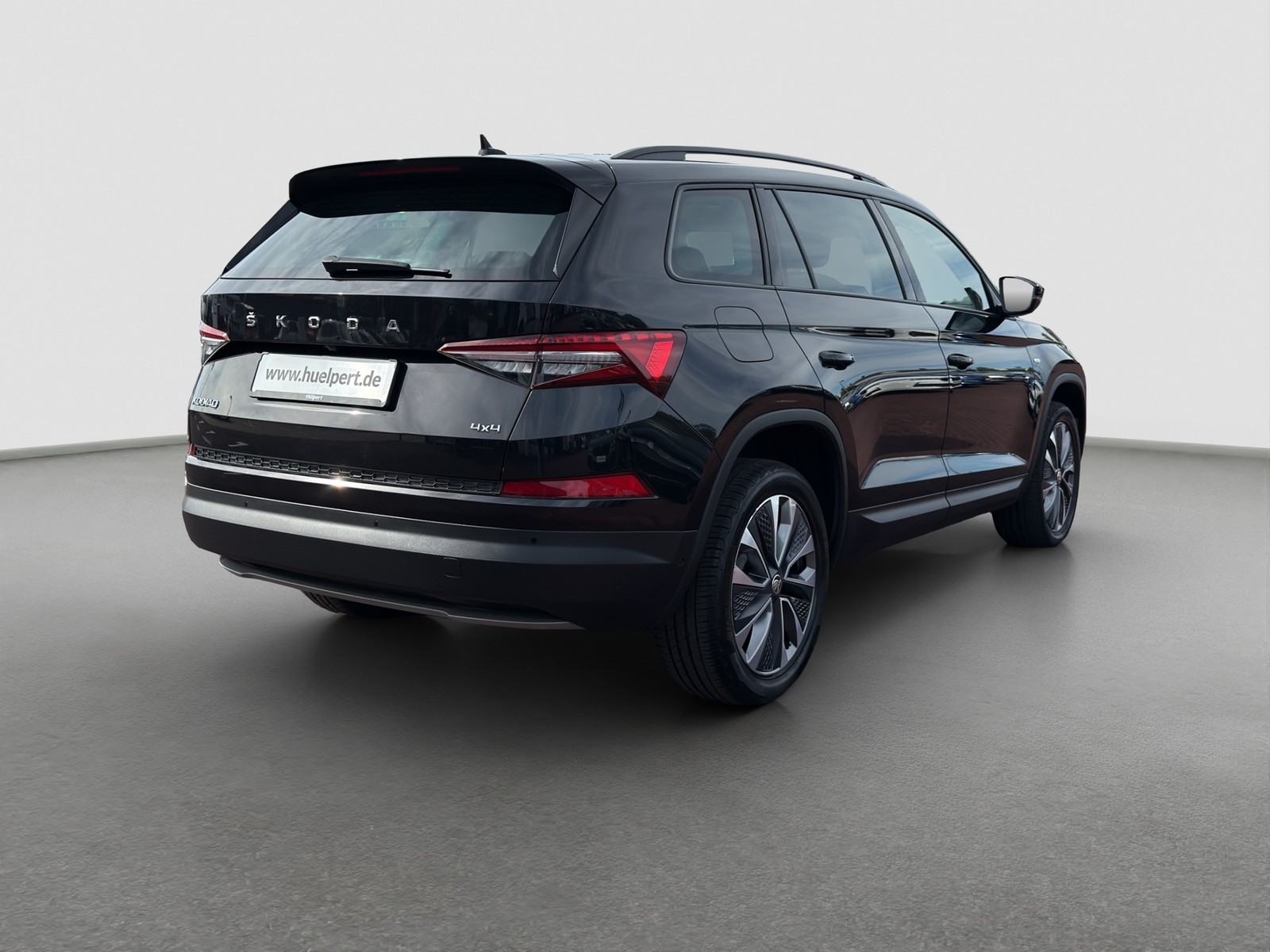 Skoda Kodiaq 2.0 TOUR 4X4 PANO STANDHZ AHK 360CAM LM19