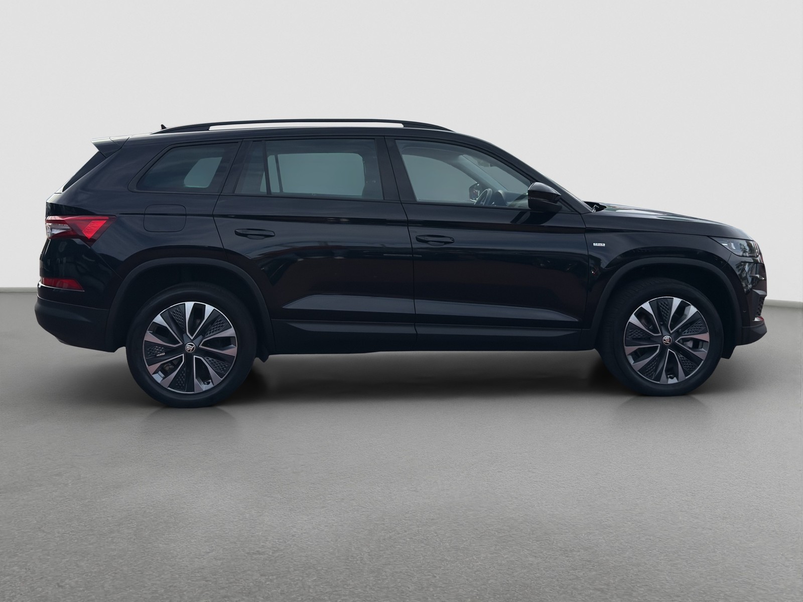 Skoda Kodiaq 2.0 TOUR 4X4 PANO STANDHZ AHK 360CAM LM19