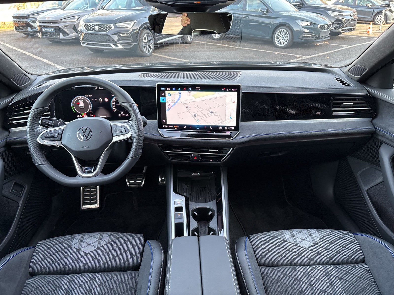 Volkswagen Passat Variant 1.5 HYBRID R-LINE NEUESMODELL 19Z