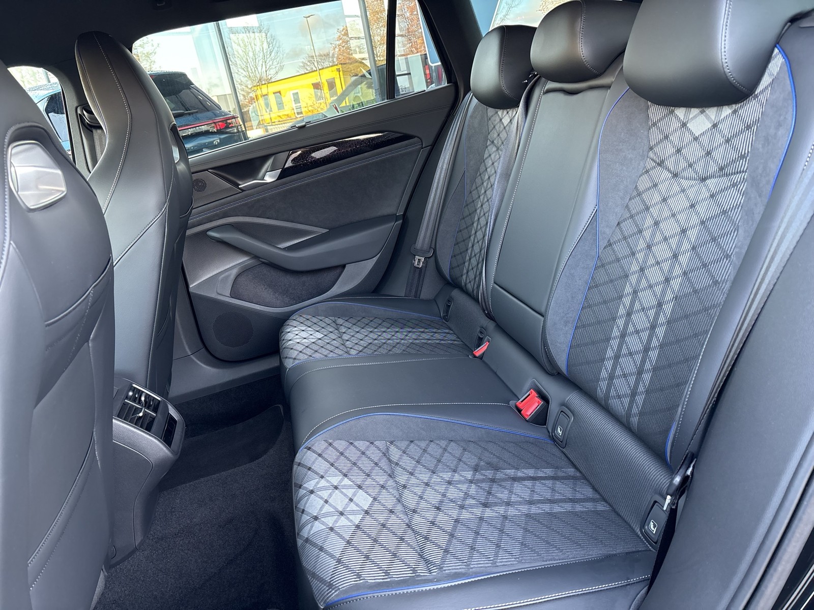 Volkswagen Passat Variant 1.5 HYBRID R-LINE NEUESMODELL 19Z