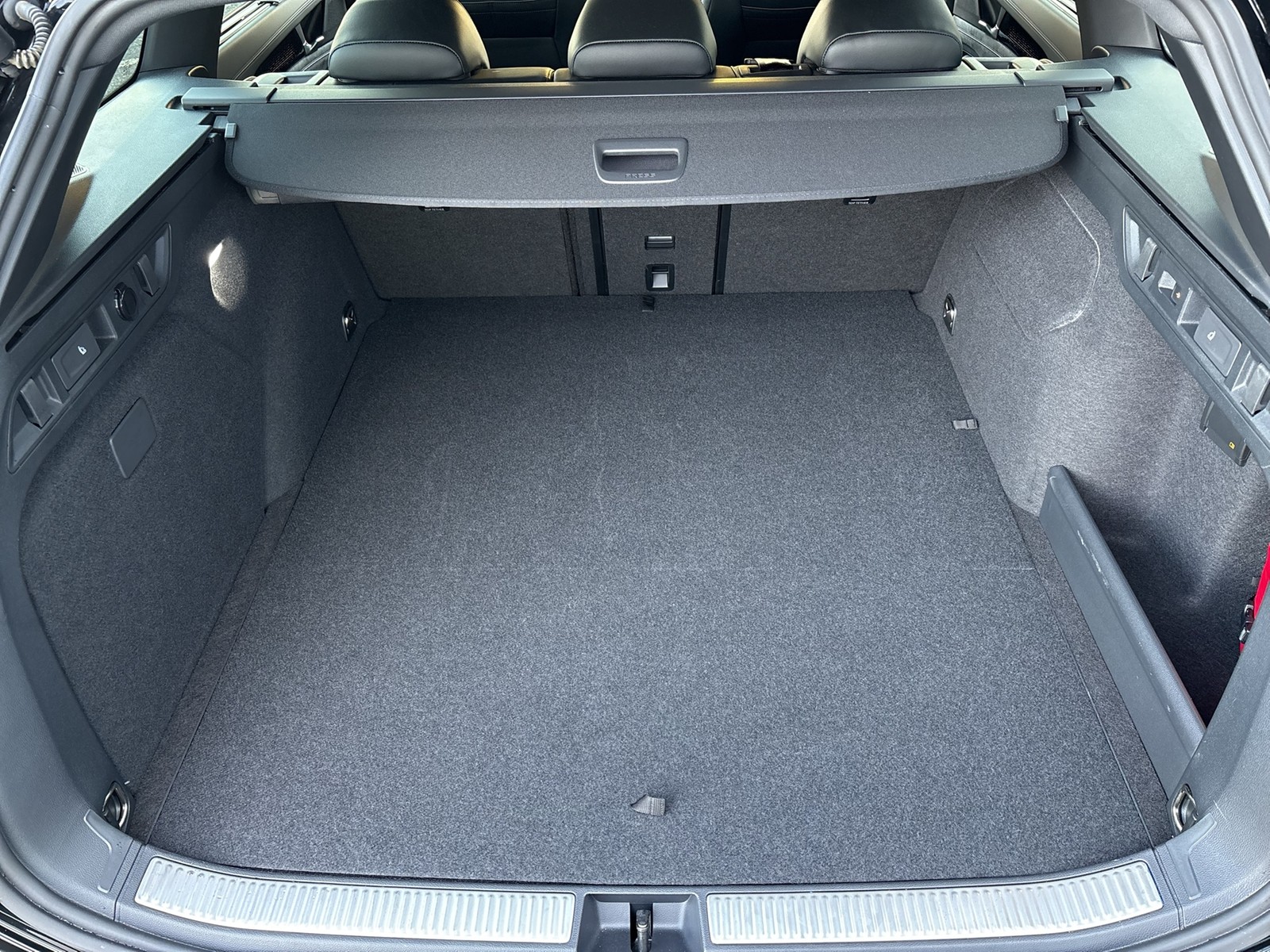 Volkswagen Passat Variant 1.5 HYBRID R-LINE NEUESMODELL 19Z