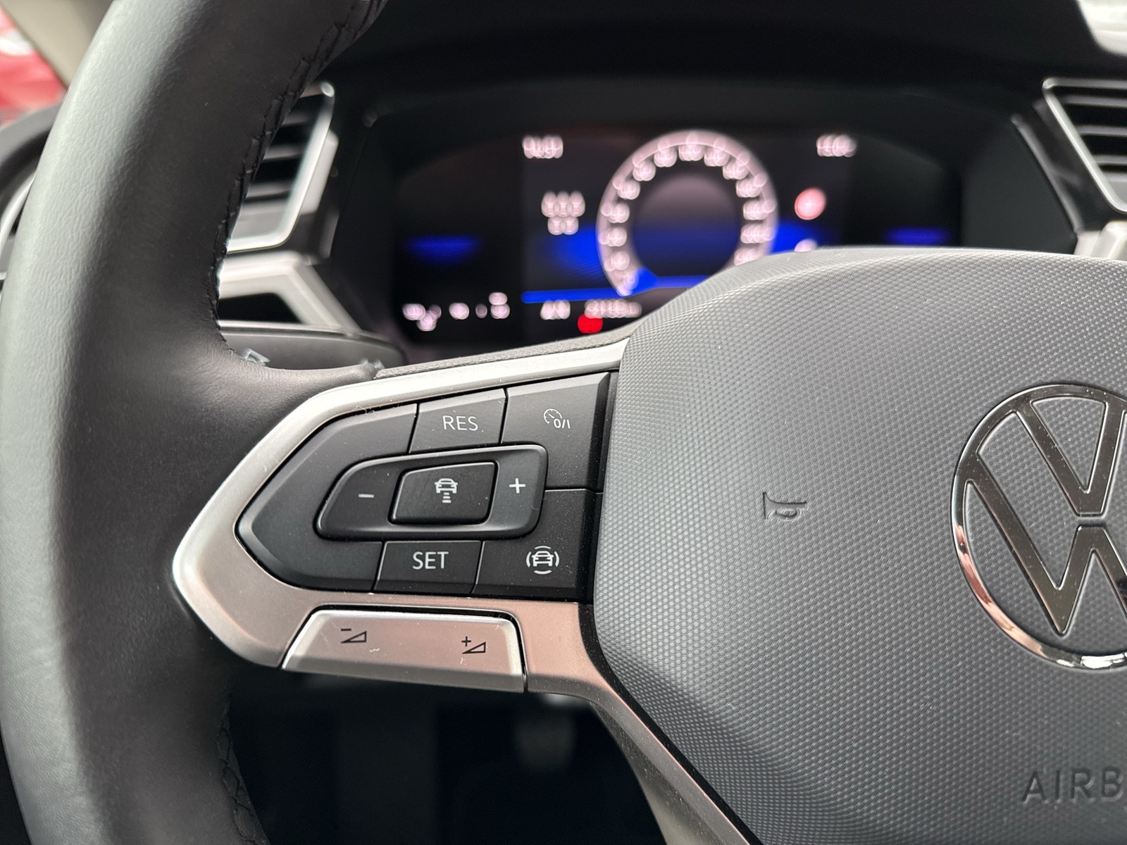 Volkswagen Touran 2.0 COMFORTLINE 7SITZE NAVI ALU SITZHEIZ.