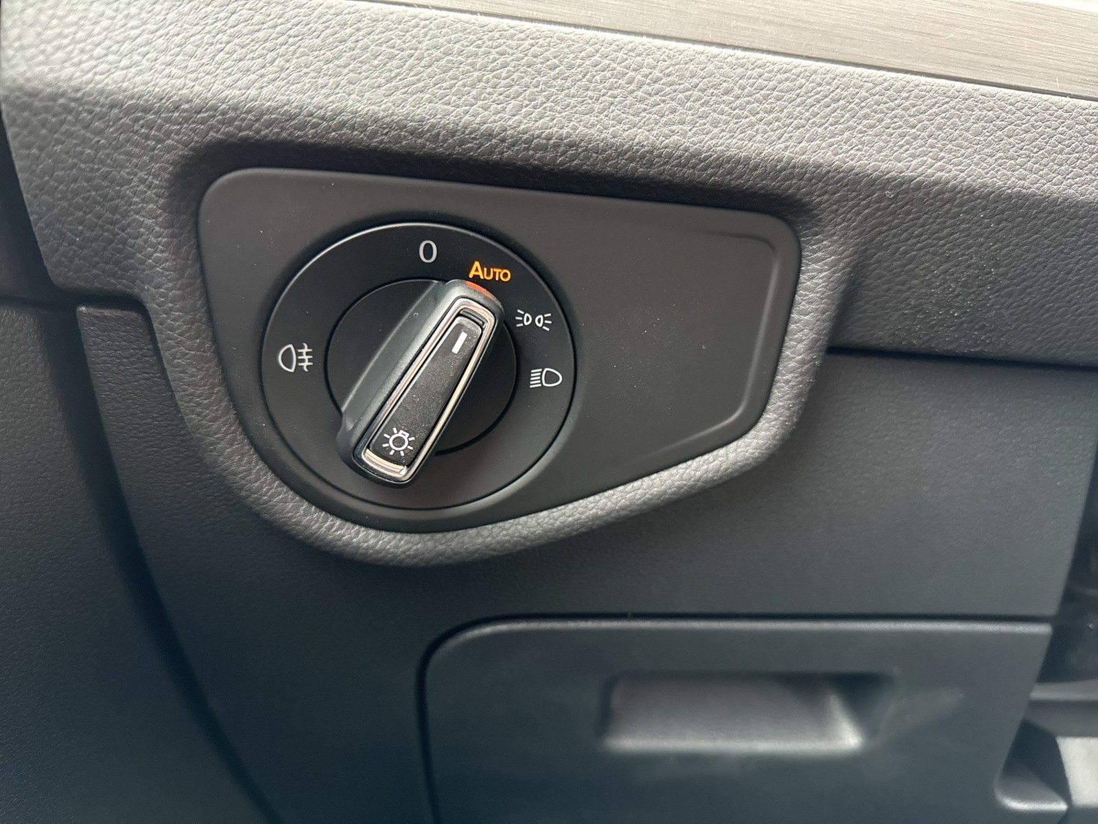 Volkswagen Touran 2.0 COMFORTLINE 7SITZE NAVI ALU SITZHEIZ.